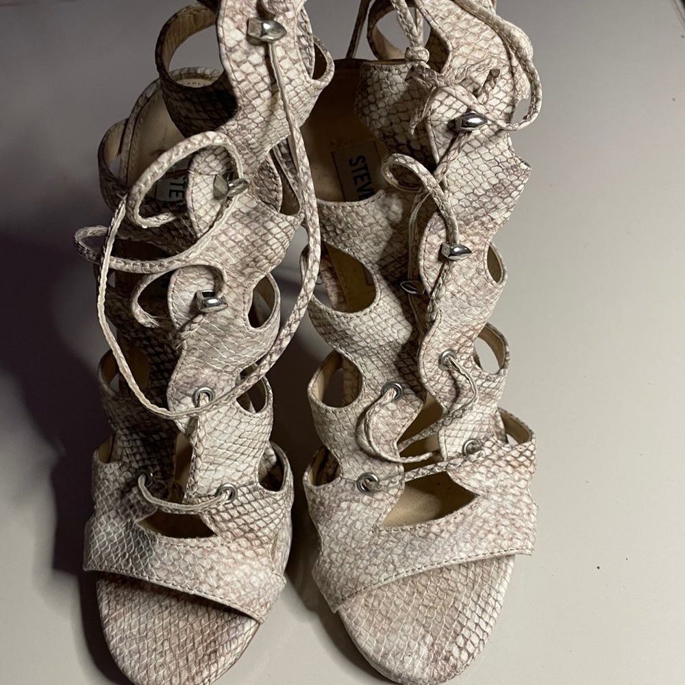 Steve Madden- Snake skin print Tie up Heels Size 6